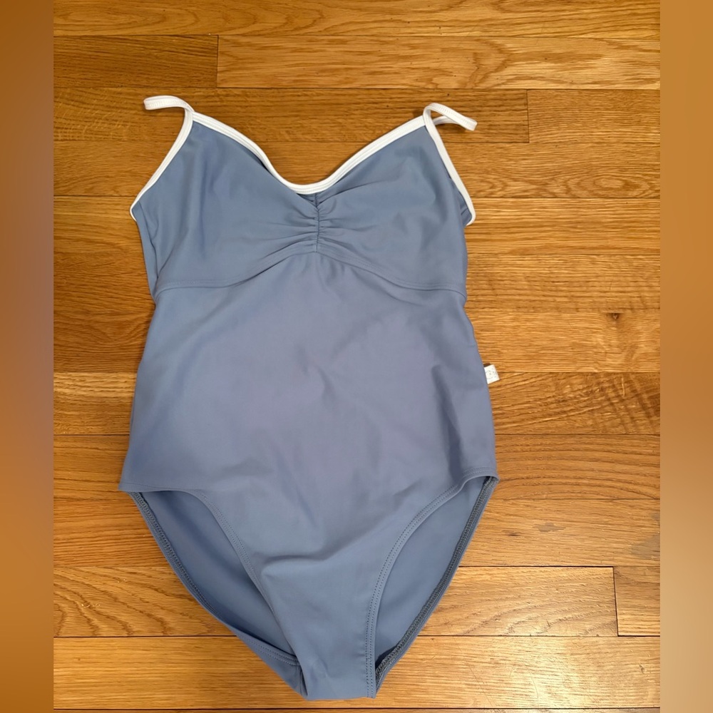 NEVER WORN CLASS IN LEO